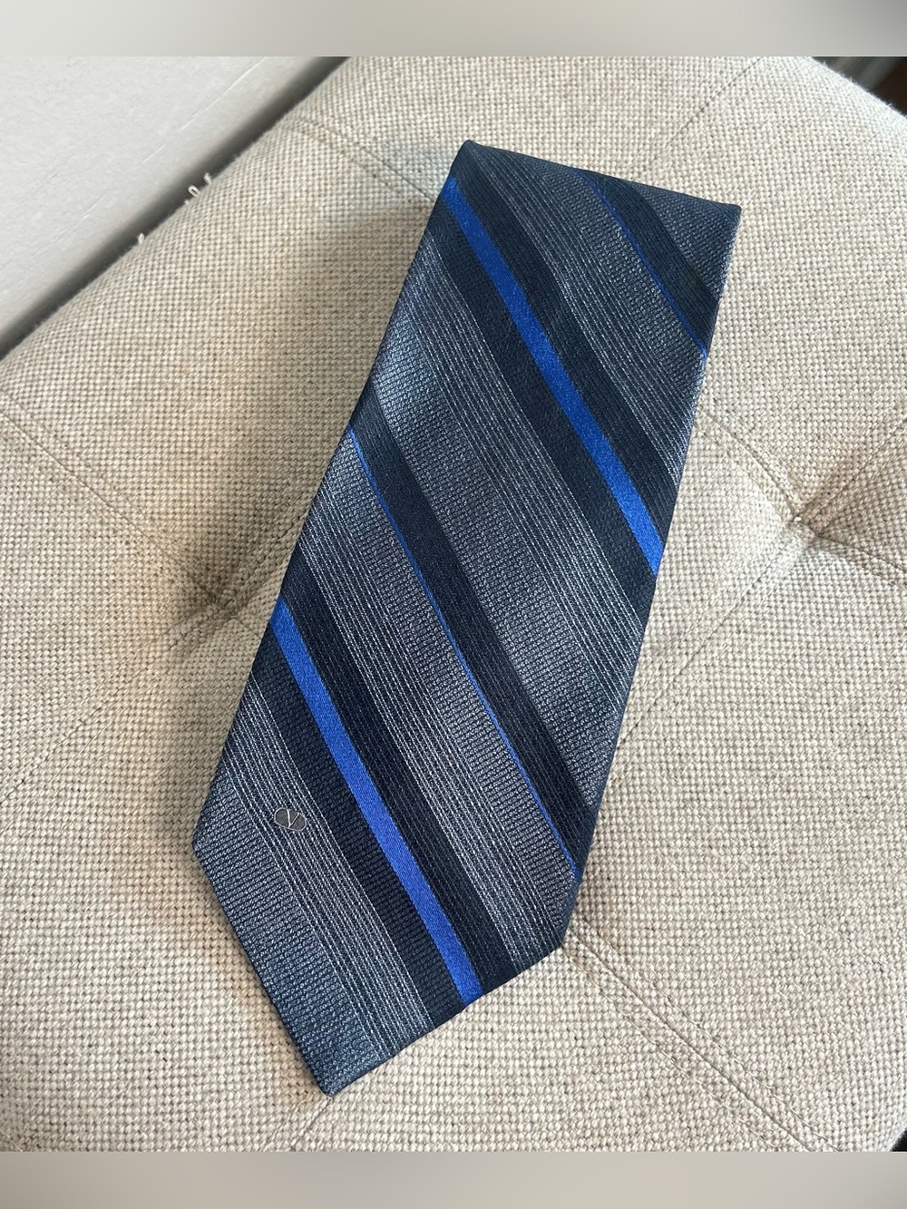 Valentino Garavani 100% Silk Necktie Blue Black Stripes Made In Italy Original